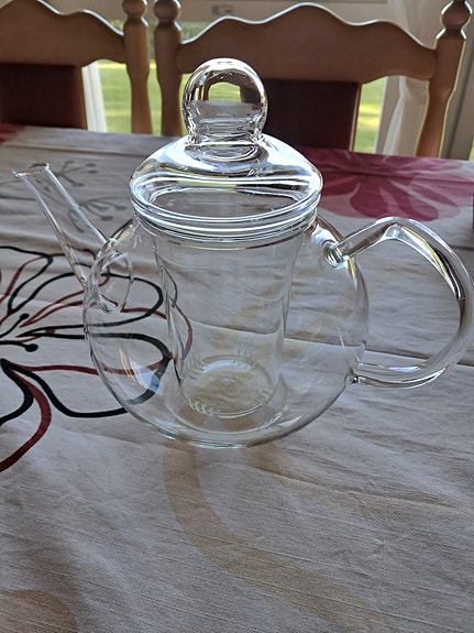 lasinen teepannu