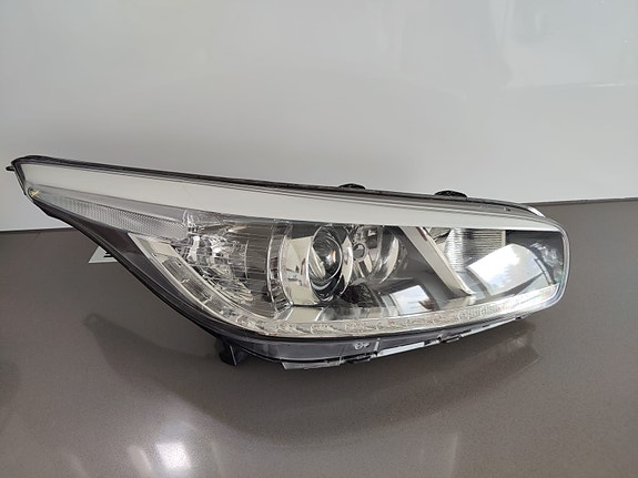 Kia Ceed ajovalo oikea, 2012-2015, LED korjattu