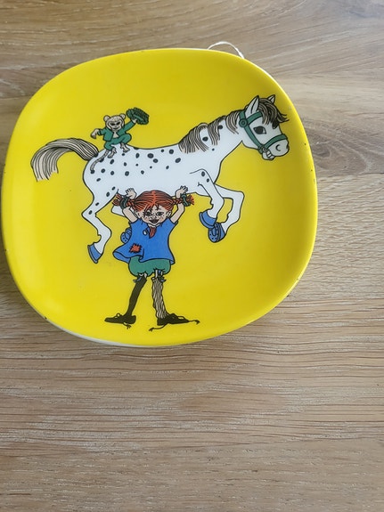 Peppi seinälautanen