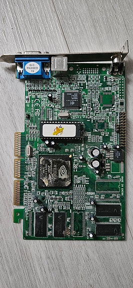 NVidia AGP näytönohjain vintage