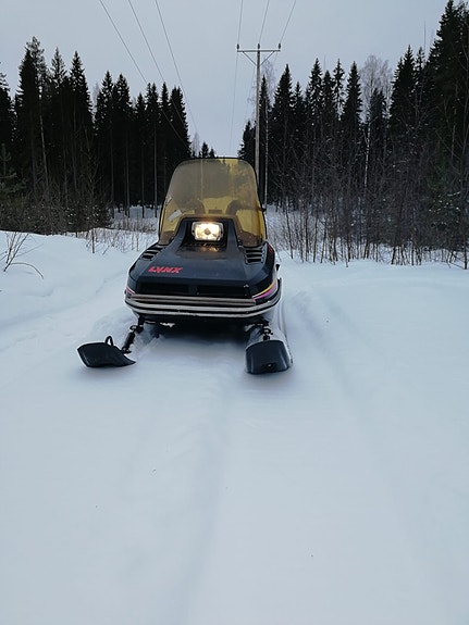 O : työ tai touring mallinen moottorikelkka