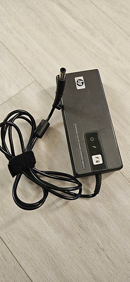 HP laturi