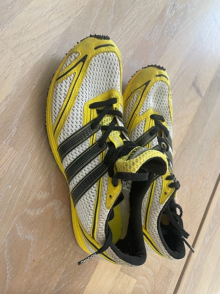 Adidas piikkarit 36
