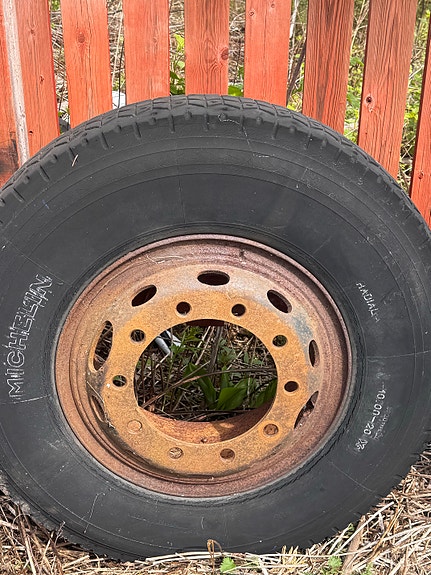 Rengas ja vanne10.00-20  2kpl