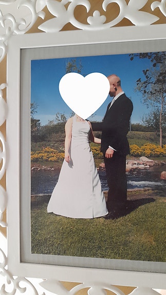Myydään hääpuku