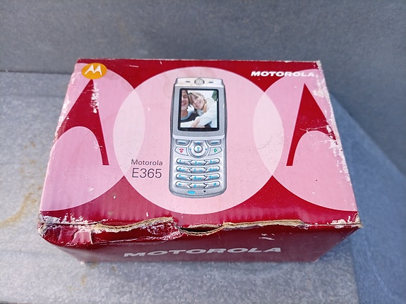 Motorola E365
