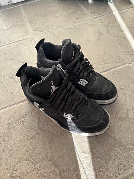 Hyväkuntoiset jordan 4!