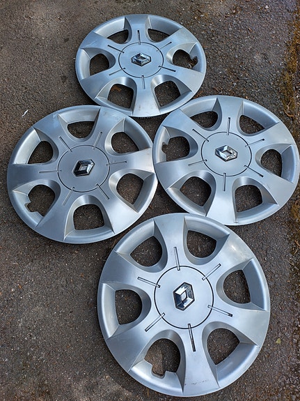 Renault 16 kapselit vanteisiin 20€/kpl 50€/4kpl