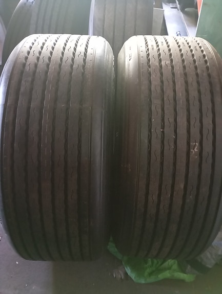 385/55R22.5 pinnoitetut renkaat uusilla vanteilla