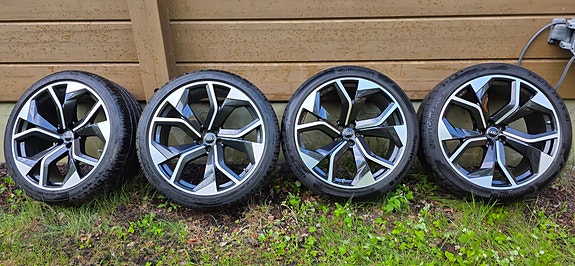 AUDI RSQ8 alkuperäiset 23" erikoisvanteet huippurenkain