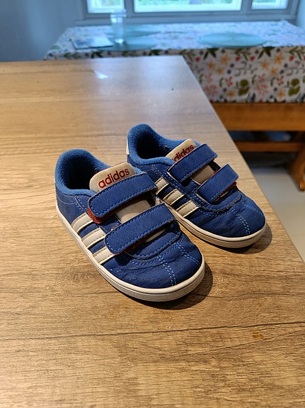 Adidas lasten tennarit koko 22 sininen unisex