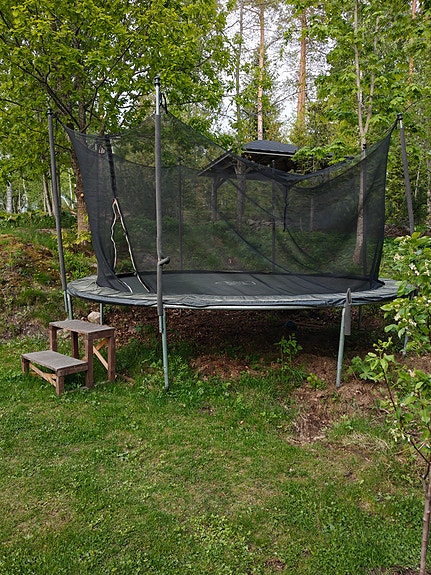 Annetaan trampoliini