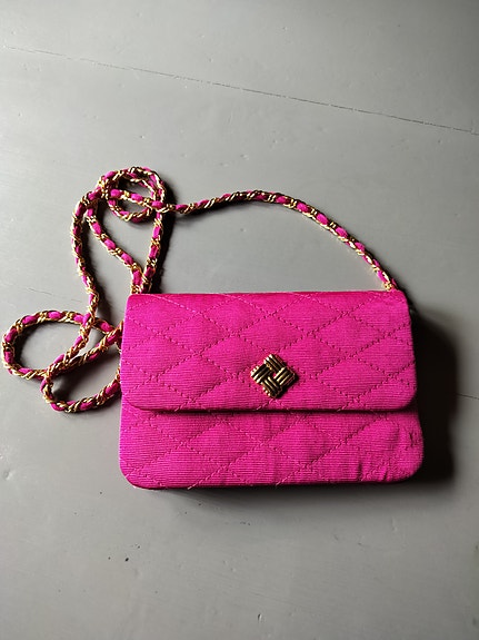 Myydään kaunis pinkki/kulta pikkulaukku