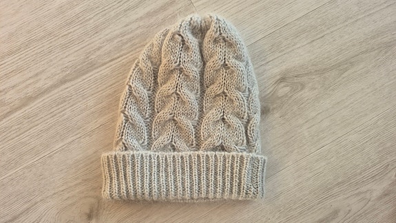 Myydään harmaa pipo