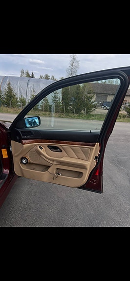 Ostetaan BMW e39 sedan oviverhoilut beige