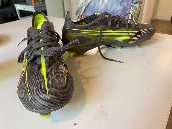 Puma jalkapallokengät koko 43 harmaa–neonkeltainen nappulakenkä