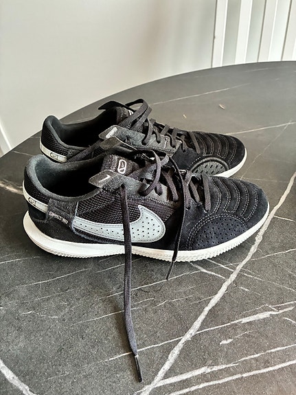 Nike futsal kengät koko 39 musta
