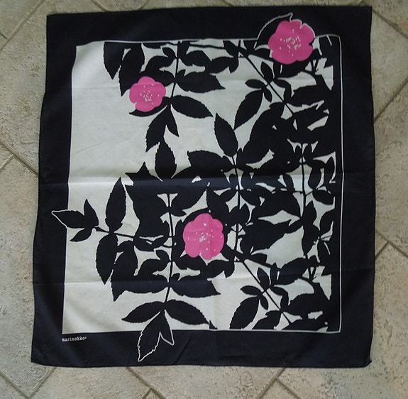 Huivi Marimekko Ruusupuu