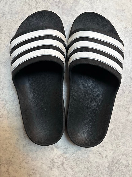 Adidas sandaalit
