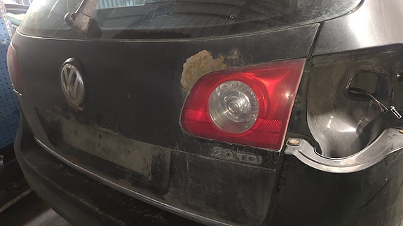 VW Passat -08 takaluukku farkku