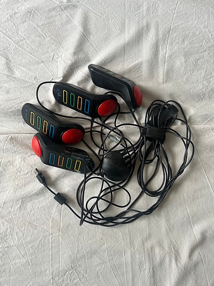 Buzz! -pelin buzzer-ohjaimet PS2/PS3