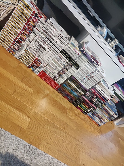 Myydään mangaa ja anime elokuvia