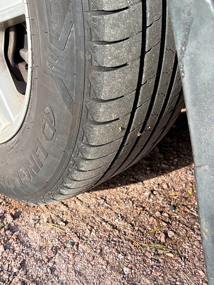 Auton renkaat ja alumiinivanteet