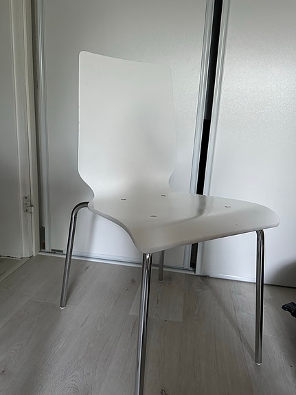 Valkoinen työtuoli