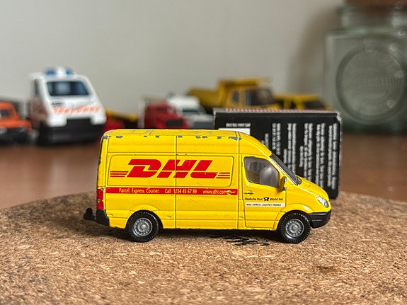 Siku 1085 Mercedes-Benz DHL Post Van 1:55-1:60 Scales Diecast Model
