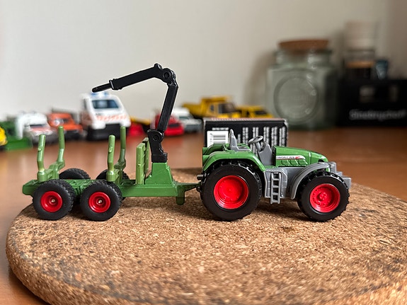 Siku Fendt metsätraktori - Traktori metsäperävaunulla Siku, S1645