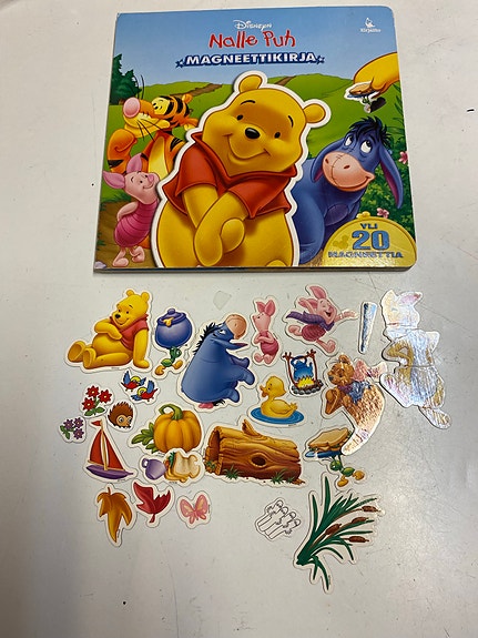 Nalle Puh mangneettikirja ihana Nalle Puh