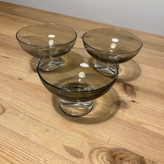 Iittala Tapio Wirkkala 2092 savunharmaita jälkiruokamaljoja 3 kpl