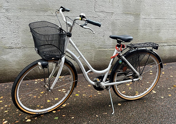 Naistenpyörä Monark