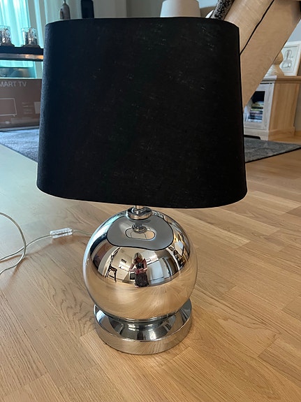 Valaisin Grönlund Kromijalka ja musta puuvilla varjostin pöytävalaisin
