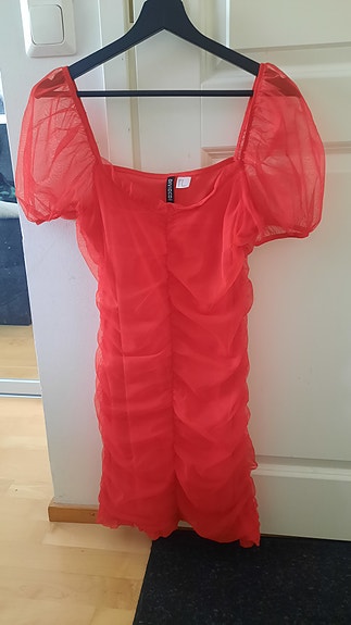 Punainen mekko