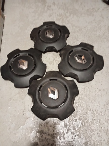 Renault Trafic orkkis isot vannekeskiöt peltivanteisiin.