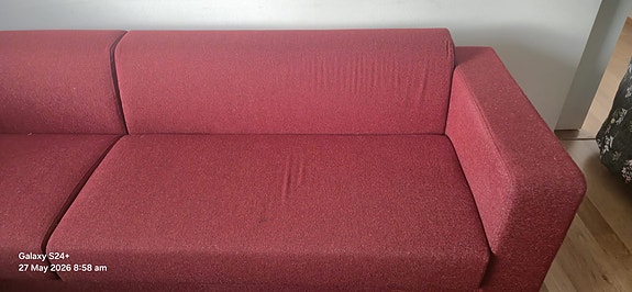 Punainen kangassohva/ Almost new beautiful 6 seater sofa
