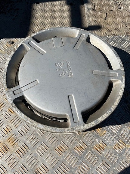 Peugeot pölykapseli 13"