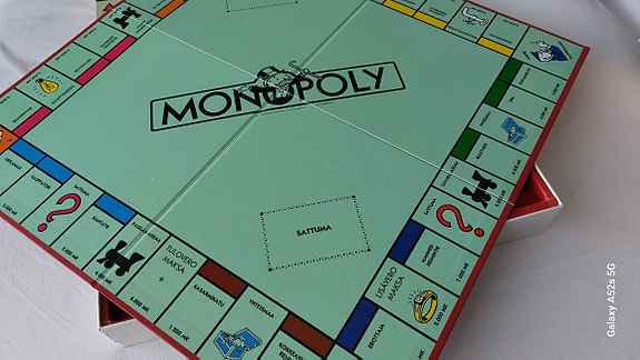 Monopoly lautapeli Suomen markkoilla