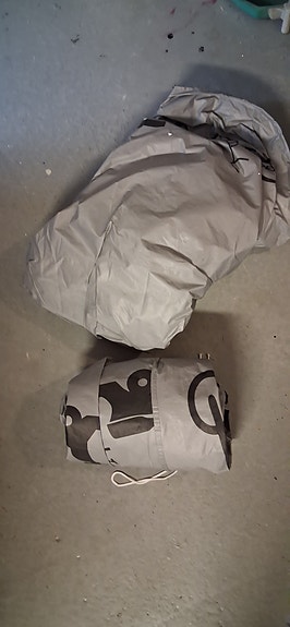 Kaksi skootterin suojapeite. Hinta 5 €/kpl