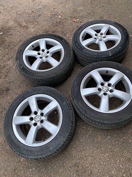 Volkswagen Golf kesärenkaat aluvanteilla