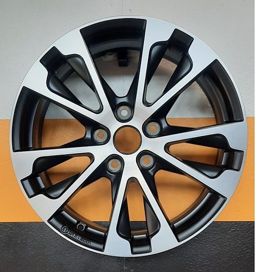Dacia Duster alkuperäiset alumiinivanteet 6,5×17 5×114,3 ET50