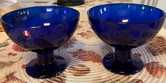 Siniset lasijalkakulhot iittala Kerttu Nurminen