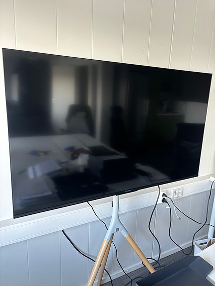 Myydään tarpeettomana käyttämätön TV HALVALLA