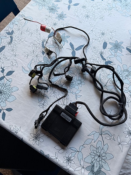 Steinbauer viritysboxi ja johtosarja BMW 2.0 diesel moottorille