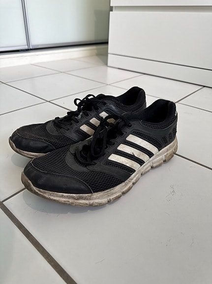 Adidas juoksukengät koko 46 musta