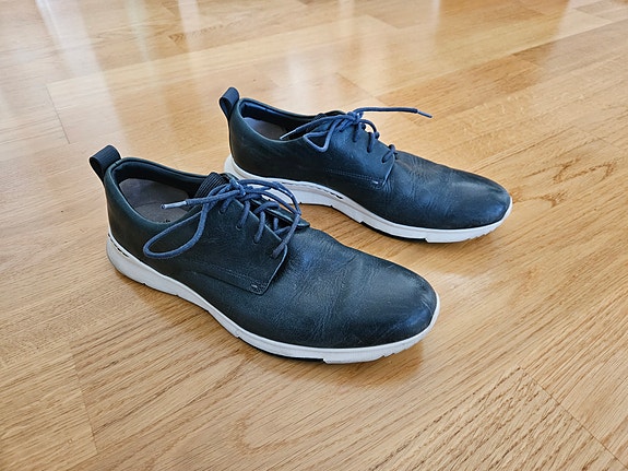 Clarks miesten nahkaiset vapaa-ajan kengät tummansiniset 41.5