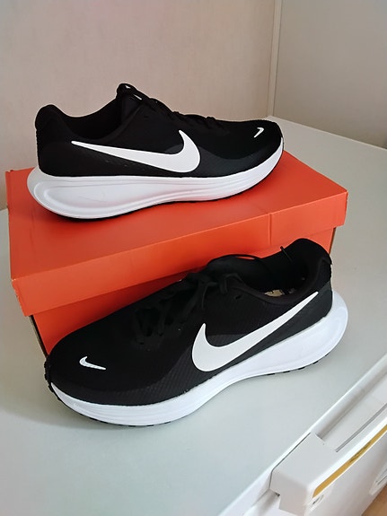 Nike Revolution 8
