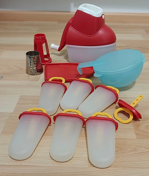 Tupperwarea: raastin, mehujäämuotit ym