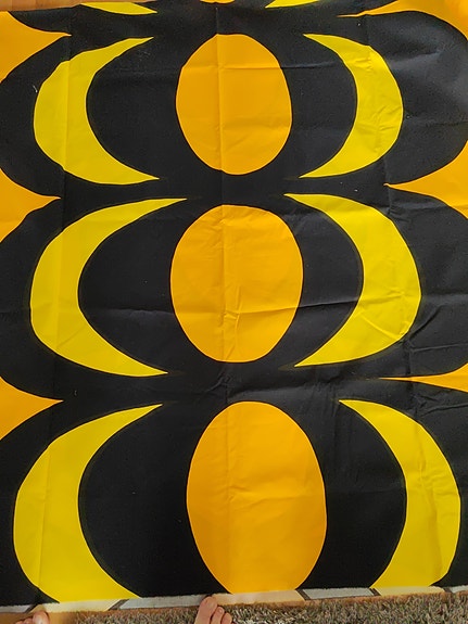 Marimekko Kaivo -kangas keltamusta puuvilla